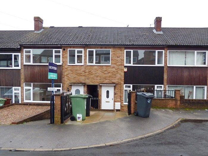 3 Bedroom Town House For Sale In Somerdale Grove, Leeds, LS13