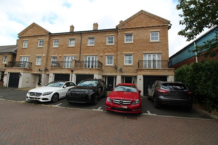 4 Bedroom Town House For Sale In Slade Green Road, Erith, DA8