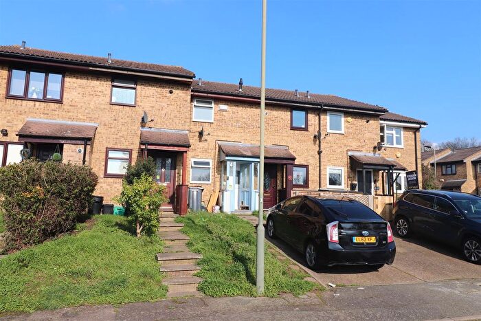 1 Bedroom Terraced House For Sale In Kingfisher Close, Orpington, BR5