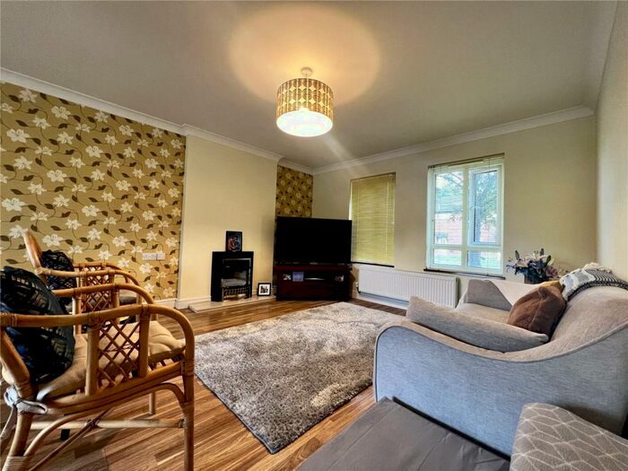 2 Bedroom Apartment To Rent In St. Edmunds Street, Northampton, NN1