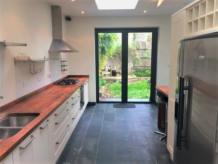 2 Bedroom Flat To Rent In Lavington Road, Ealing, W13