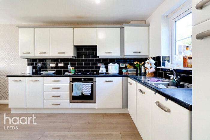 4 Bedroom Detached House For Sale In Willowdale, Leeds, LS10