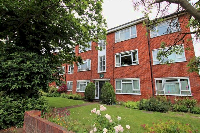 2 Bedroom Flat To Rent In Oak Hill Crescent, Surbiton, KT6