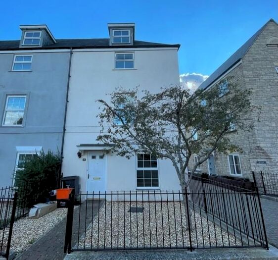 3 Bedroom Property To Rent In Redhouse Way, Redhouse, North Swindon, SN25