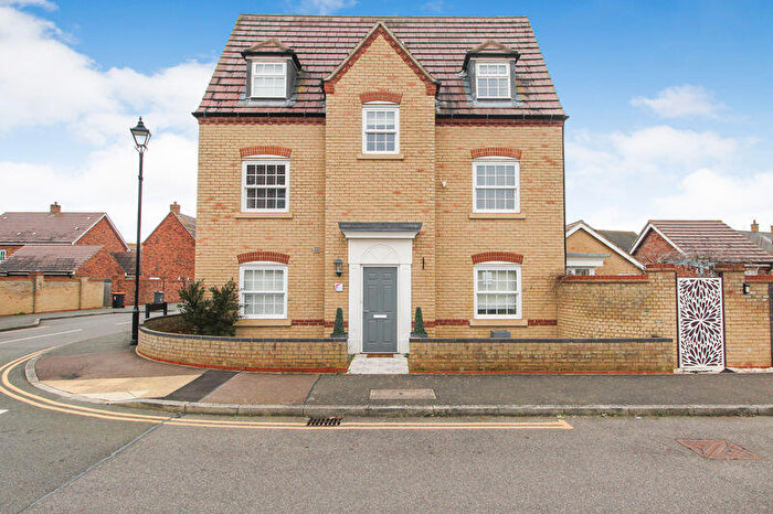 4 Bedroom Semi-Detached House For Sale In Carding Way, Kempston, MK42