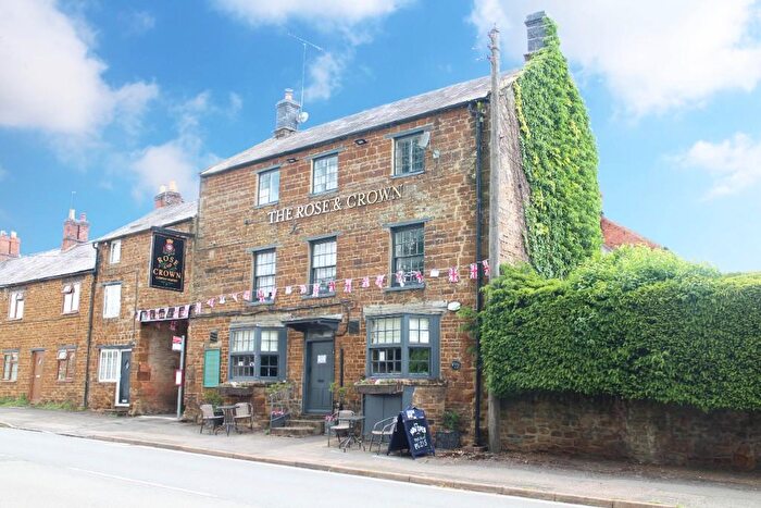 Detached House For Sale In Oxfordshire Character Th Century Coaching Inn, OX17
