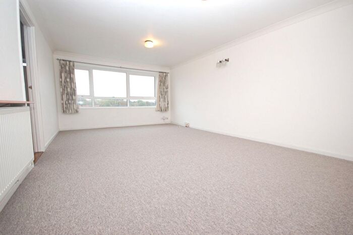 2 Bedroom Flat For Sale In Solomons Hill, Rickmansworth, WD3