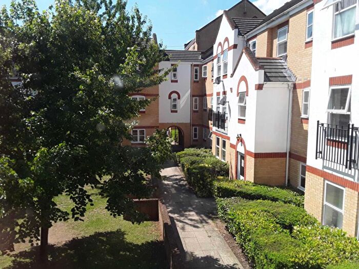 1 Bedroom Apartment To Rent In Aaron Hill Road, E6