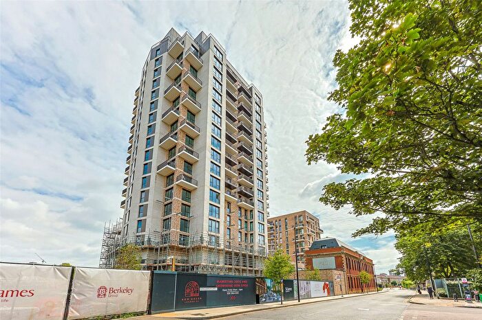 2 Bedroom Flat For Sale In Bow Common Lane, London, E3