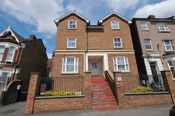 2 Bedroom Flat For Sale In Tedman Court, Limes Grove, Lewisham, SE13