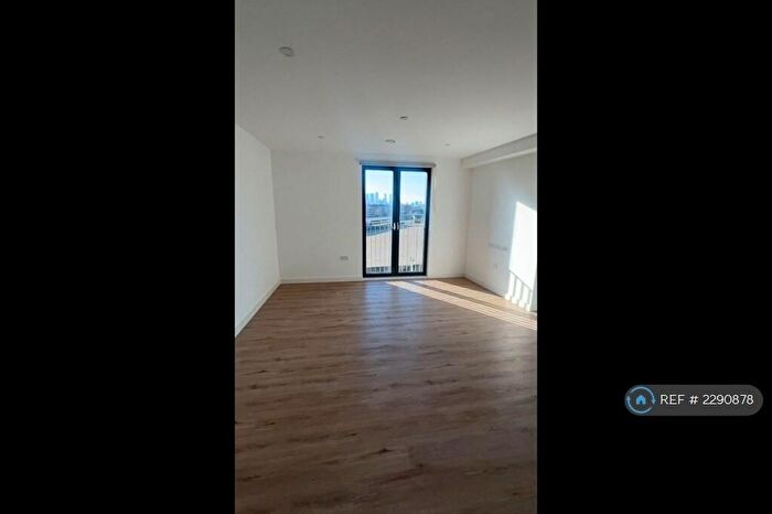 1 Bedroom Flat To Rent In Plaistow Road, London, E13