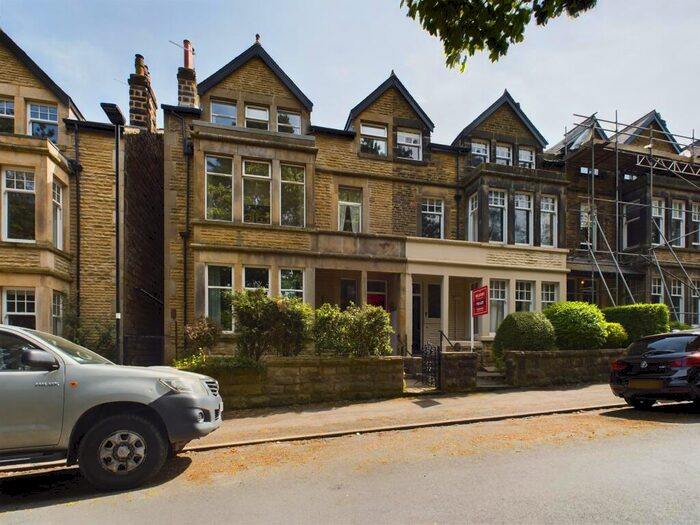 2 Bedroom Flat To Rent In Harlow Moor Drive, Harrogate, HG2