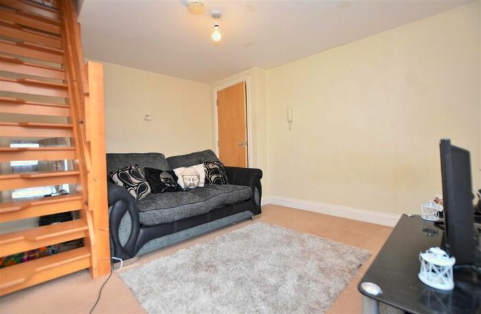 Studio To Rent In High Street, Teddington TW11