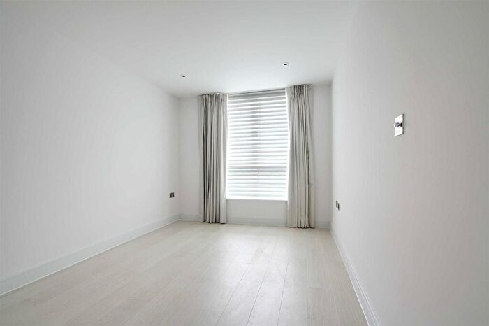 1 Bedroom Apartment To Rent In High Street, Berkhamsted, HP4