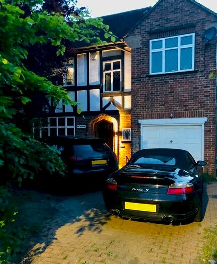 4 Bedroom Semi-Detached House To Rent In Kings Avenue, Clapham, SW12