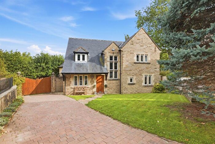 5 Bedroom Property For Sale In Norfolk Close, Edgerton, Huddersfield, HD1