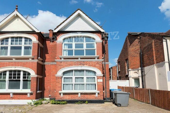 4 Bedroom Flat To Rent In Melrose Avenue, London NW2