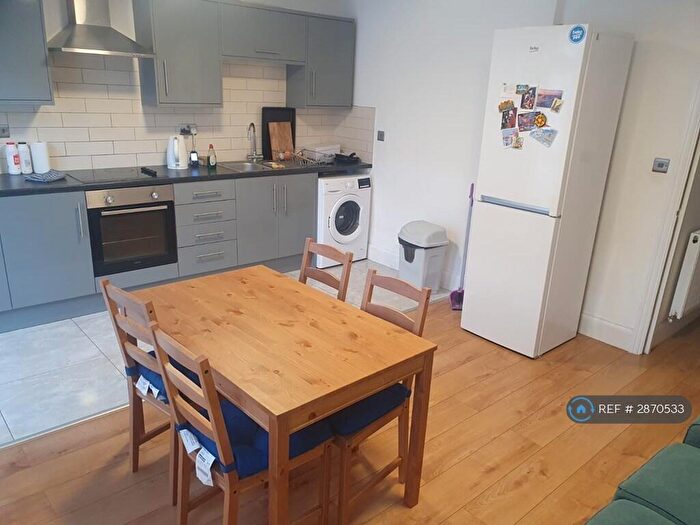 4 Bedroom Flat To Rent In Manchester Road, London, E14