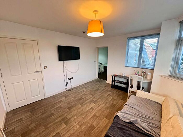 2 Bedroom Apartment To Rent In Villa Road. Mapperly Park, NG3