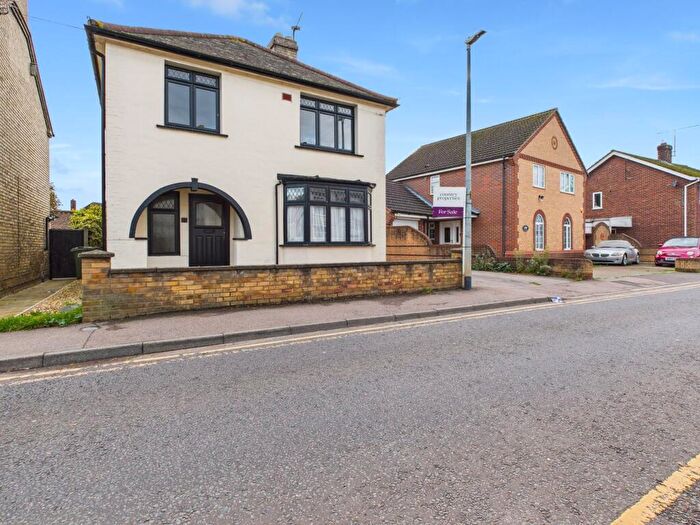 3 Bedroom Detached House For Sale In St Johns Street, Biggleswade, SG18