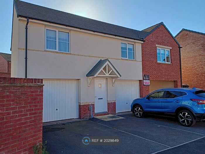 2 Bedroom Flat To Rent In Burnet Road, Newton Abbot, TQ12