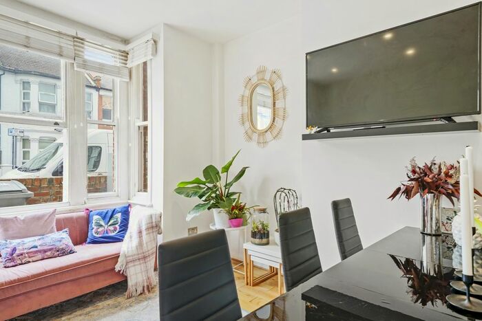 2 Bedroom Flat For Sale In Lechmere Road, Willesden Green, NW2