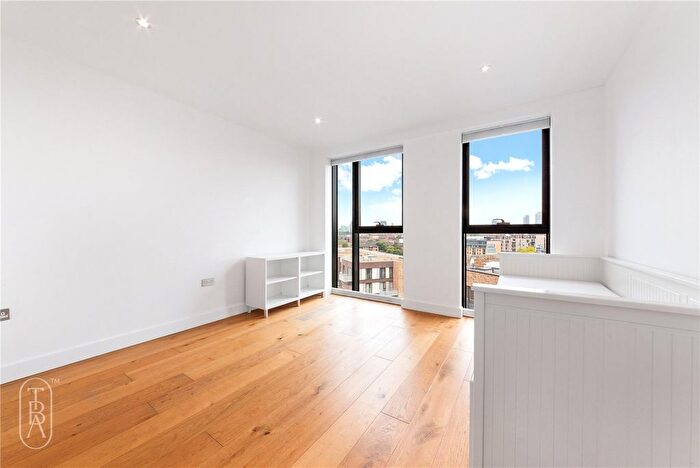 1 Bedroom Flat To Rent In Lee Street, London, E8