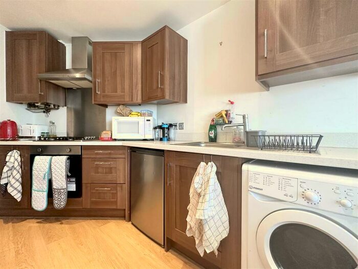 2 Bedroom Apartment To Rent In Park View Court, West Bridgford, Nottingham, NG2