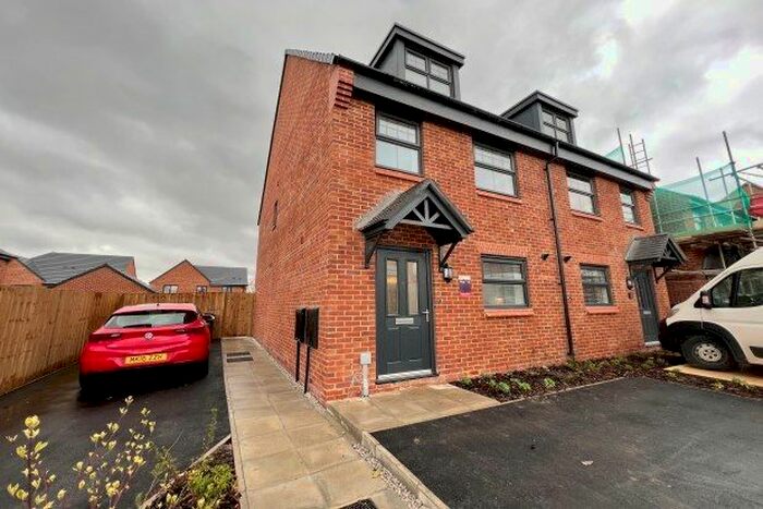 3 Bedroom Town House To Rent In Booth Lane, Ashton-Under-Lyne, OL6