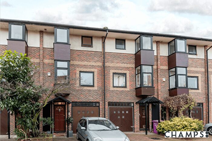 3 Bedroom Terraced House For Sale In London, E14