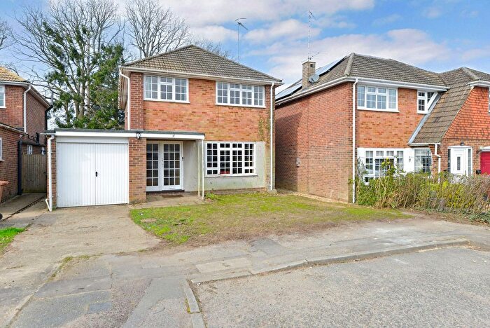 4 Bedroom Detached House For Sale In Durnsford Way, Cranleigh, GU6