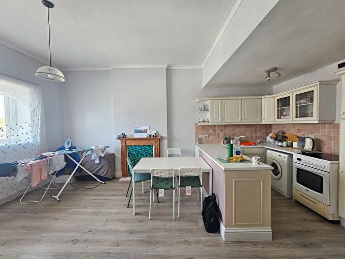 1 Bedroom Flat To Rent In Westbourne Terrace, London, W2