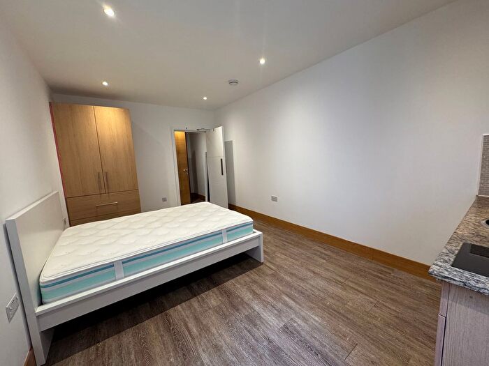 Studio To Rent In Colindale Av, London, NW9