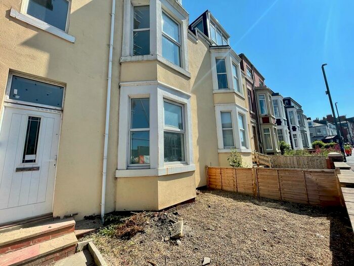 1 Bedroom Ground Flat To Rent In South Parade, Whitley Bay, Tyne And Wear, NE26