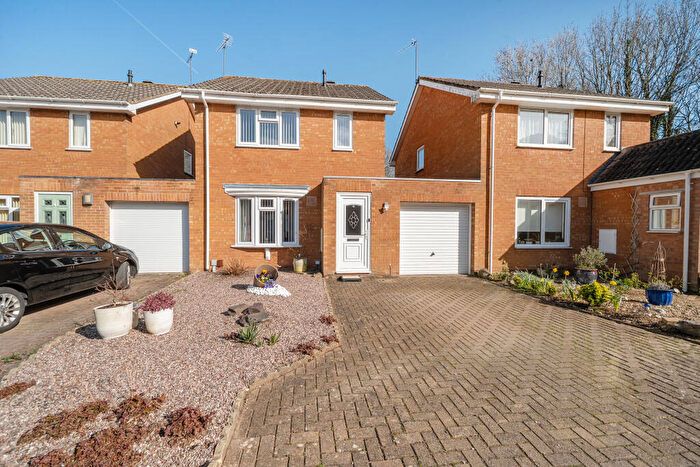3 Bedroom Detached House For Sale In , Ashburnham Close, Freshbrook, Swindon, SN5