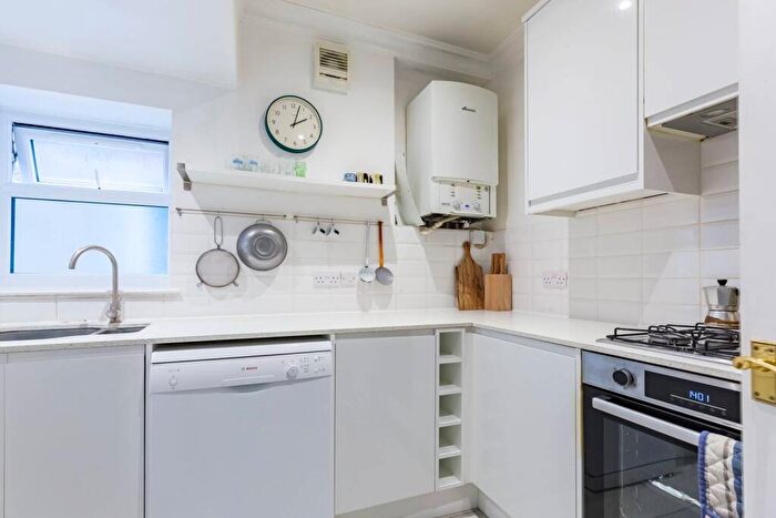 3 Bedroom Flat To Rent In Ridge Road, London, , Crouch End, London, N8