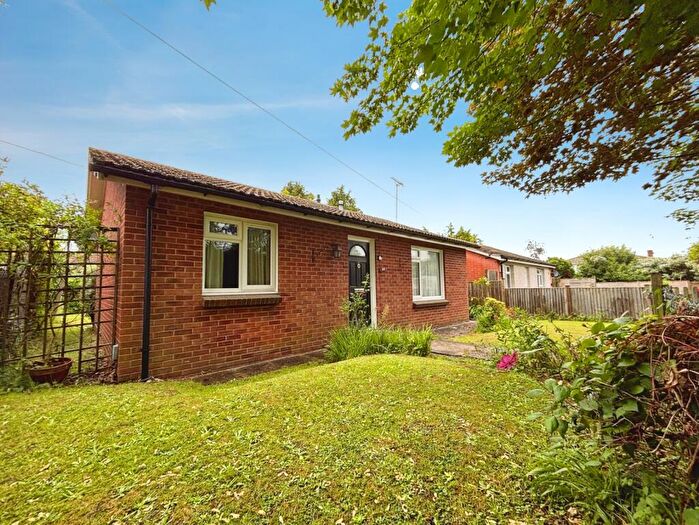 2 Bedroom Bungalow For Sale In Mayfair, Tilehurst, Reading, RG30