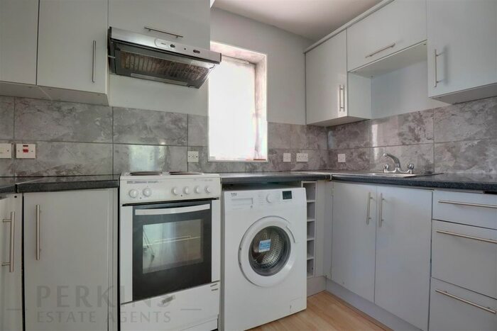 1 Bedroom Flat To Rent In Frensham Close, Southall, UB1