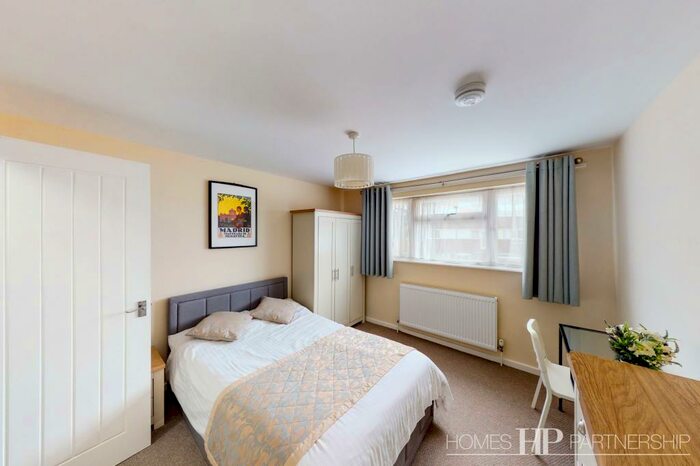 1 Bedroom Property To Rent In Dovedale Crescent, Crawley, RH11