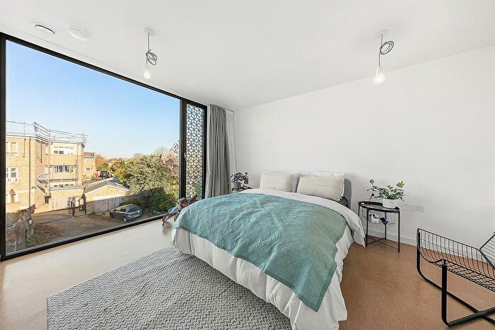 1 Bedroom Town House To Rent In Choumert Road, London, SE15