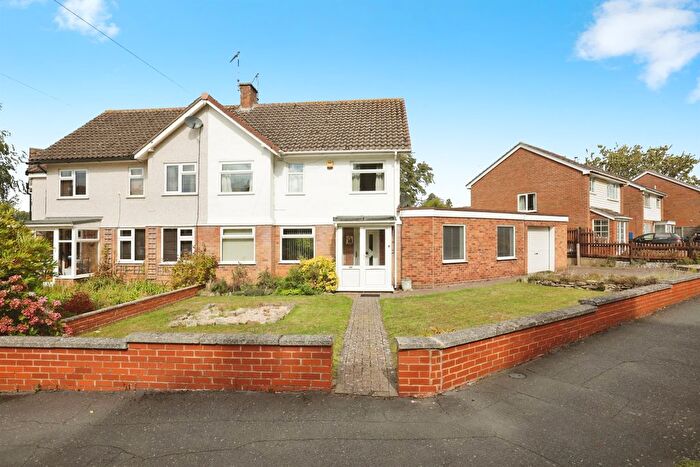 3 Bedroom Semi-Detached House For Sale In Valley Road, Lillington, Leamington Spa, CV32