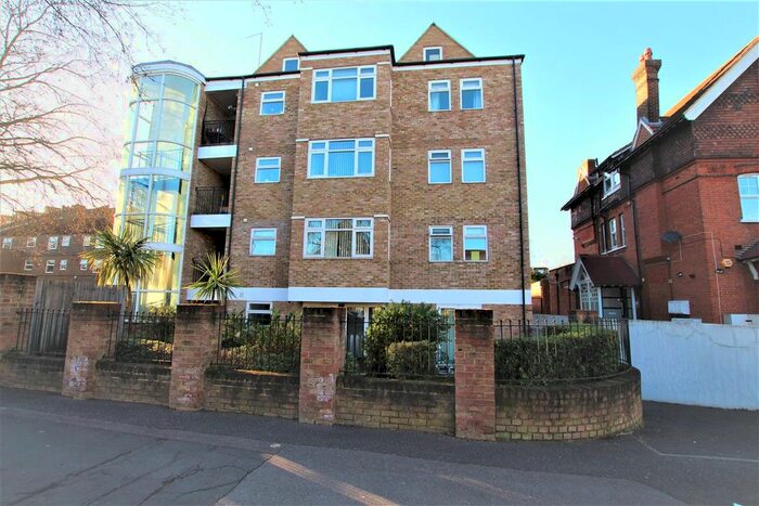 1 Bedroom Flat To Rent In Roca Court, Hermon Hill, Wanstead, E11
