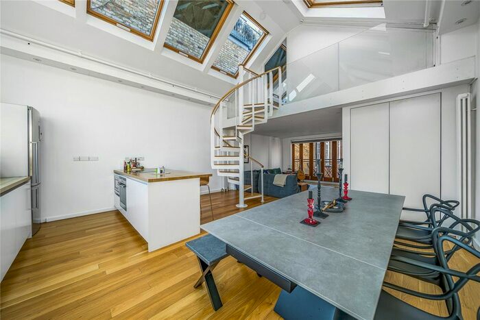 3 Bedroom Flat To Rent In Swan Yard, London, N1