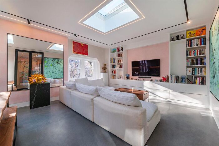 3 Bedroom Flat To Rent In Elsworthy Road, Primrose Hill, NW3