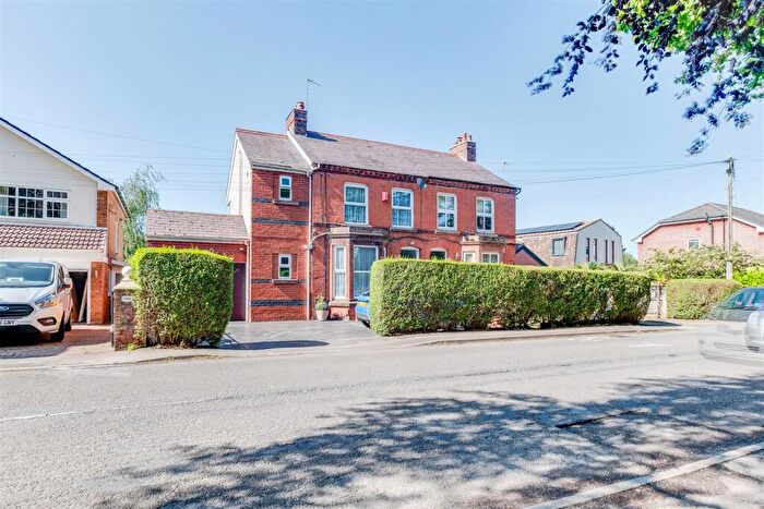 4 Bedroom Semi-Detached House For Sale In Hooton Road, Willaston, Neston, CH64