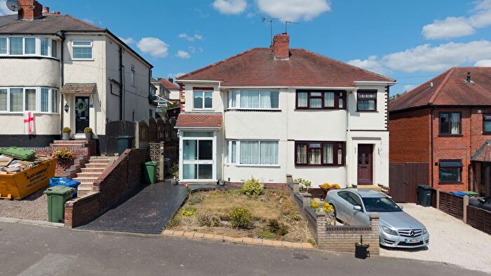 3 Bedroom Semi-detached House For Sale In Glenfern Road, Wolverhampton, WV14