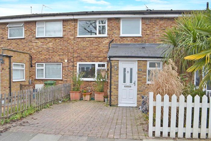 3 Bedroom Detached House To Rent In Kingston Lane, Teddington, TW11