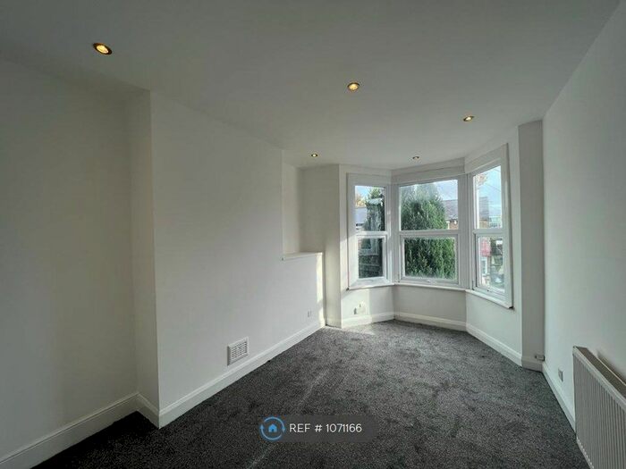 2 Bedroom Flat To Rent In Shelbourne Road, London, N17