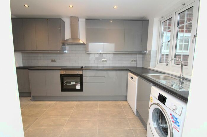 3 Bedroom Cottage To Rent In Elmstead Lane, Chislehurst, Kent, BR7