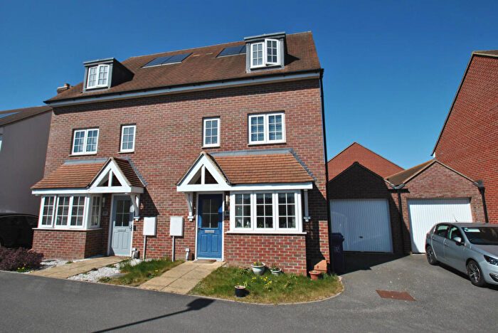 4 Bedroom Semi-Detached House For Sale In Ashfield Drive, Letchworth Garden City, SG6